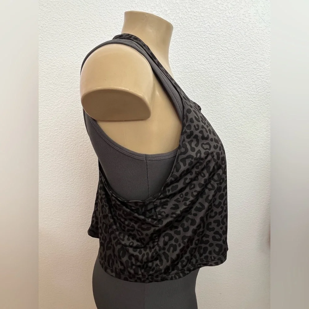Nike Women's 1x Gray/Black Dri-Fit One Slim Fit Plus‎ Leopard Print Tank Top.